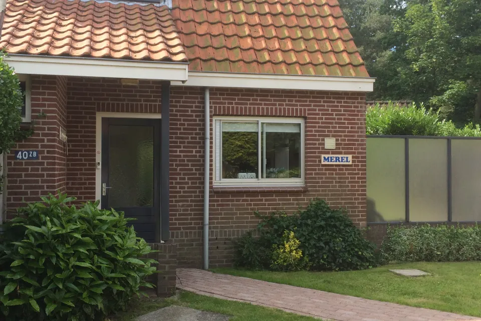Voorkant en entree huisje "de Merel"